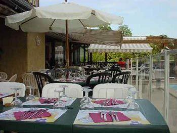 Brit Hotel Vallee Du Lot Fumel Bagian luar foto